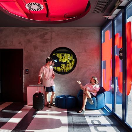 Amistat City Hostel バルセロナ エクステリア 写真