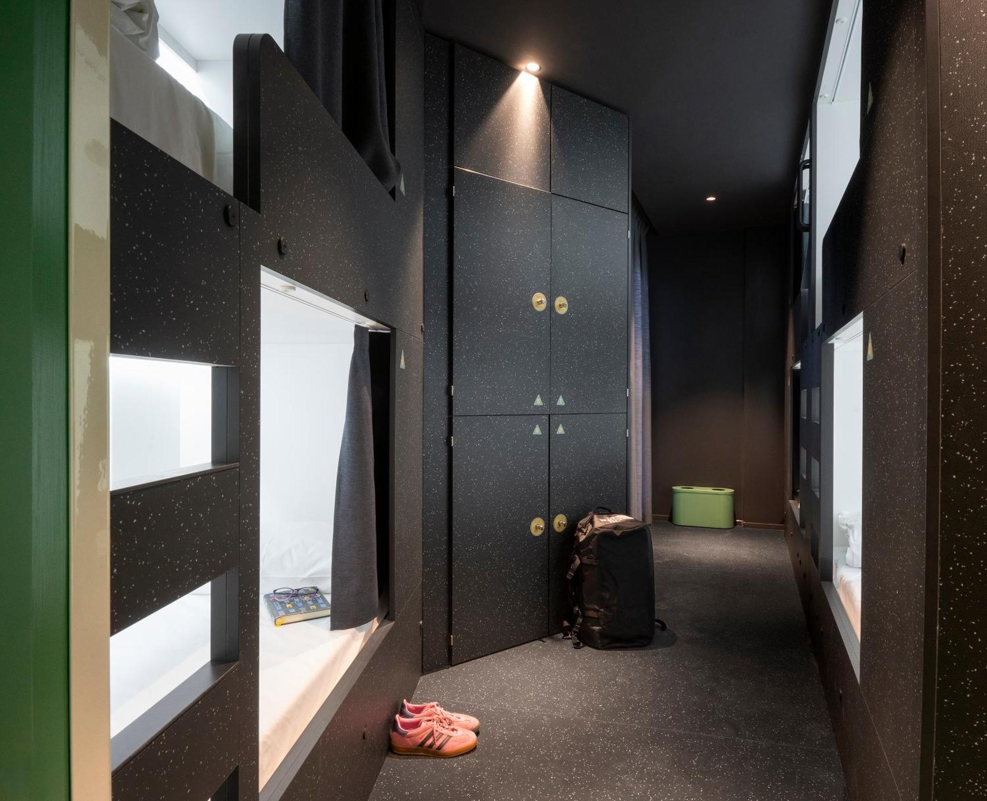 Amistat City Hostel バルセロナ エクステリア 写真