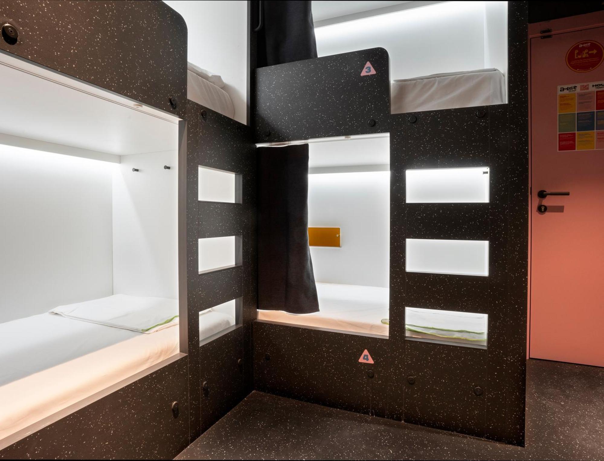 Amistat City Hostel バルセロナ エクステリア 写真