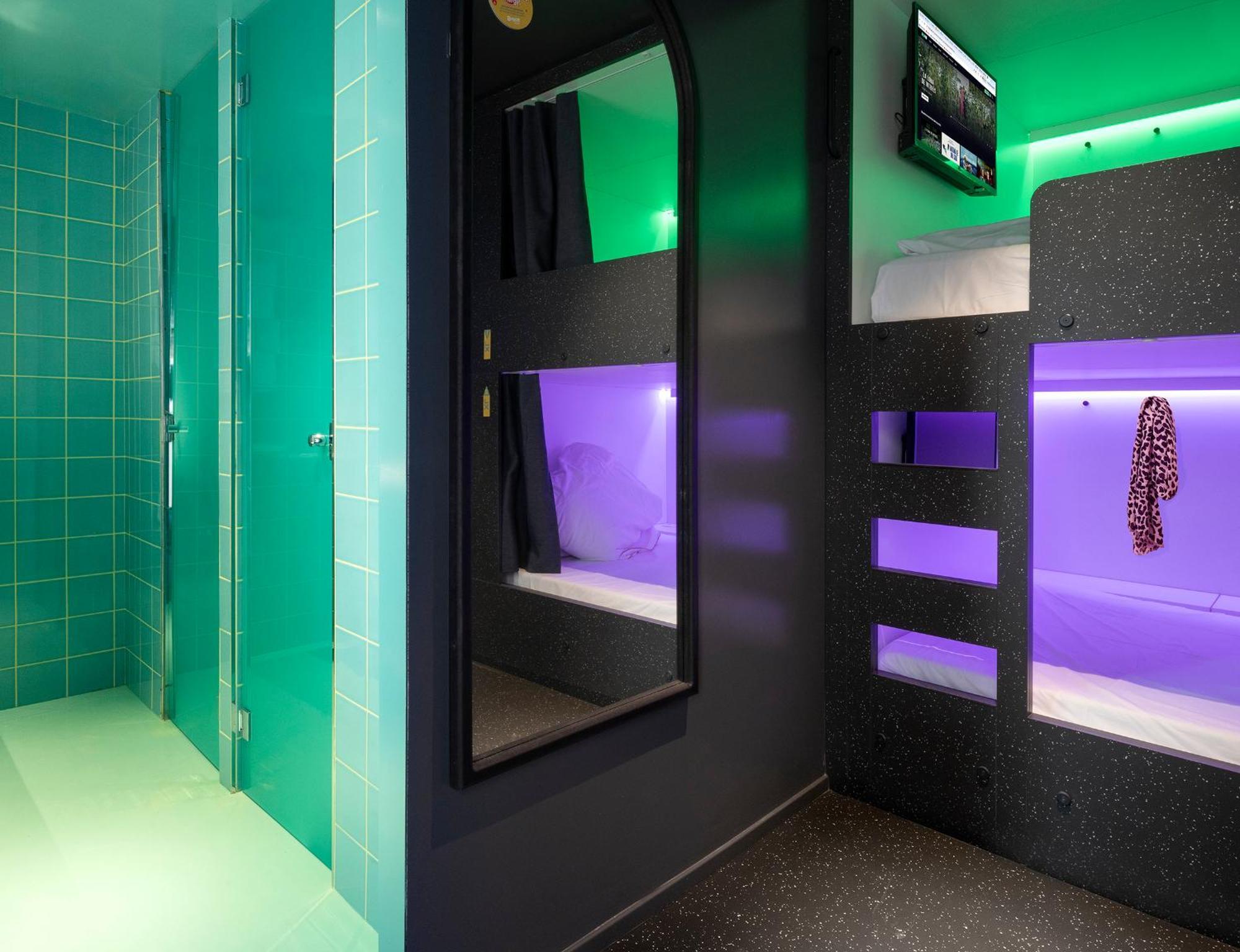 Amistat City Hostel バルセロナ エクステリア 写真