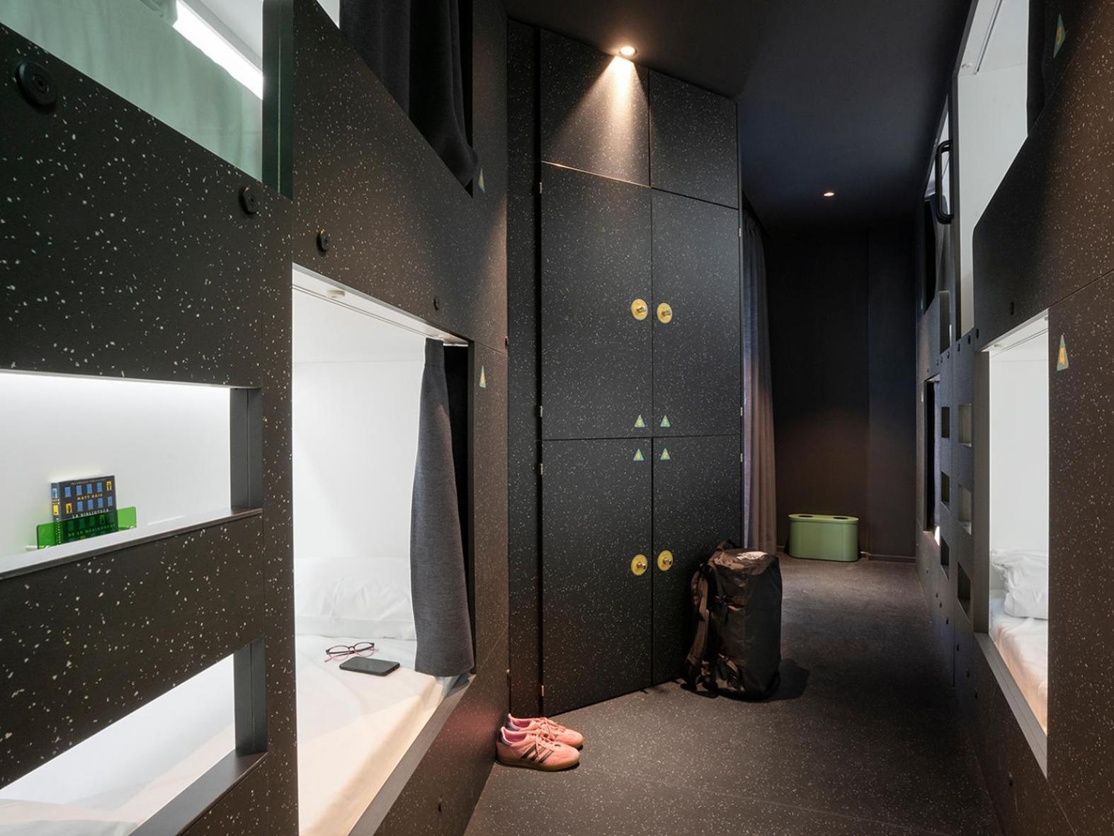 Amistat City Hostel バルセロナ エクステリア 写真