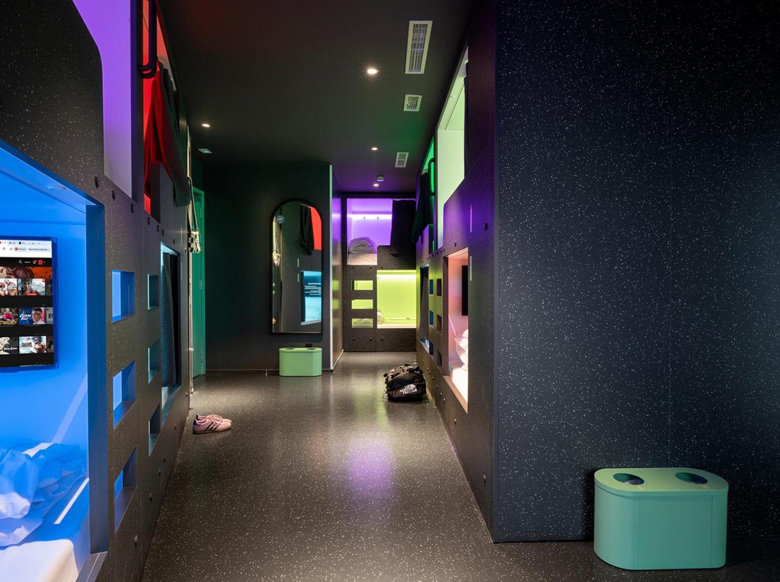 Amistat City Hostel バルセロナ エクステリア 写真