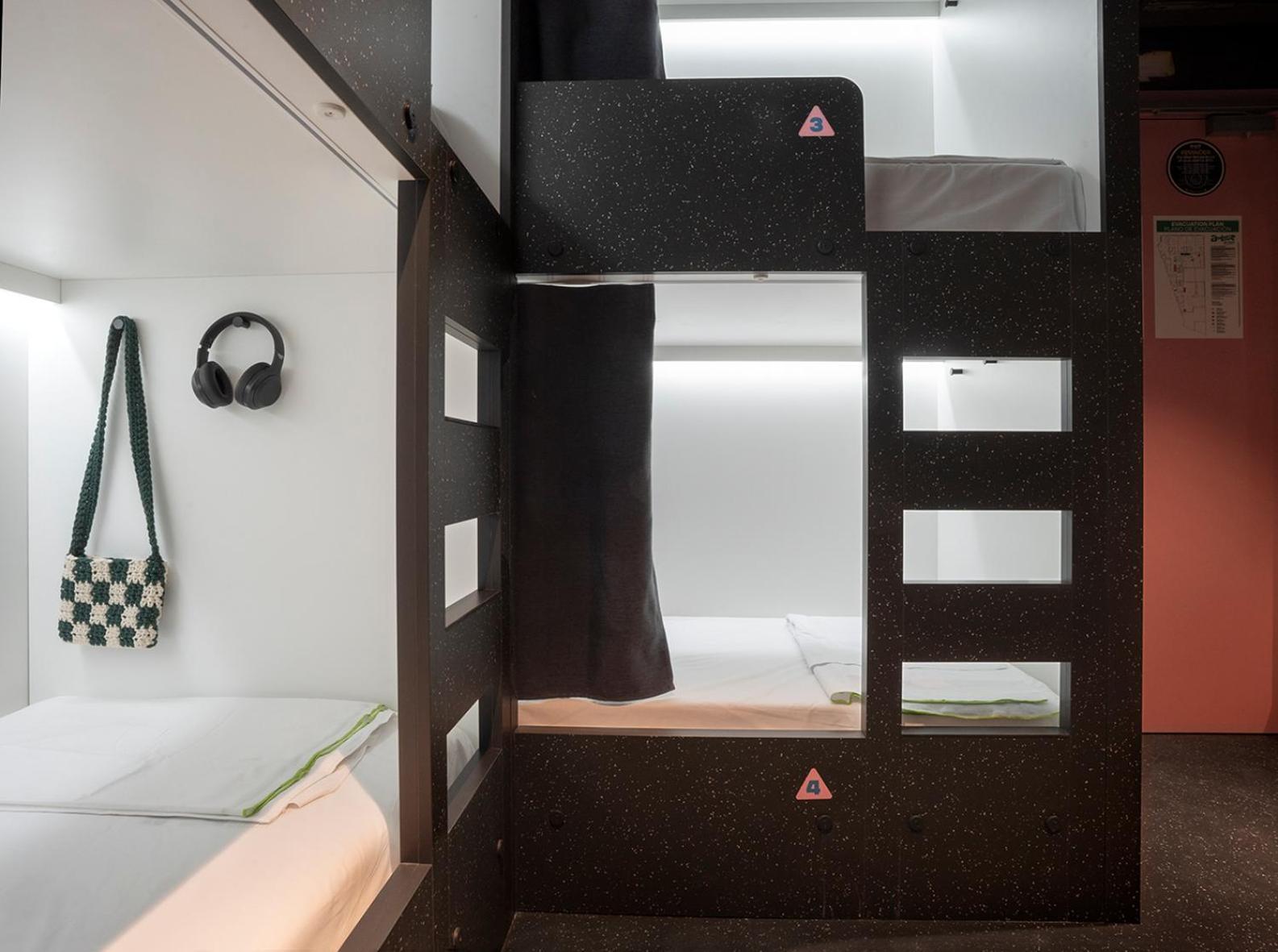 Amistat City Hostel バルセロナ エクステリア 写真